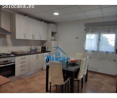 INMOBILIARIA LA MANCHA VENDE CASA EN VALDEGANGA.