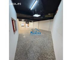 INMOBILIARIA LA MANCHA VENDE LOCAL COMERCIAL ZONA CENTRO/ FERIA