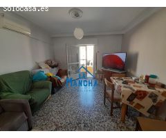 INMOBILIARIA LA MANCHA VENDE CASA DE DOS PLANTAS EN ZONA PEDRO LAMATA