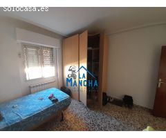 INMOBILIARIA LA MANCHA VENDE CASA DE DOS PLANTAS EN ZONA PEDRO LAMATA