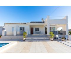 GRAN CHALET CON PISCINA PROPIA EN TORREVIEJA, 3 HAB, 2 BAÑOS