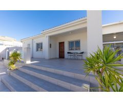 GRAN CHALET CON PISCINA PROPIA EN TORREVIEJA, 3 HAB, 2 BAÑOS