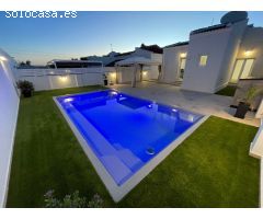 GRAN CHALET E TORREVIEJA, 3 HAB, 1 BAÑO