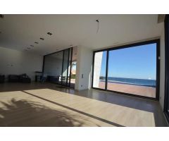 GRAN VILLA EN PRIMERA LINEA DE LA PAYA EN ORIHUELA COSTA, 6 HAB 4 BAÑOS