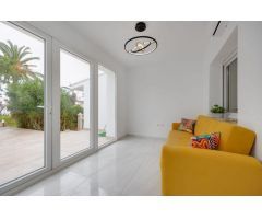 GRAN CHALET ADOSADO EN ORIHUELA COSTA, 2 HAB,1  BAÑOS