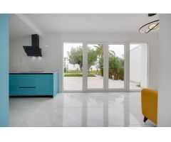 GRAN CHALET ADOSADO EN ORIHUELA COSTA, 2 HAB,1  BAÑOS
