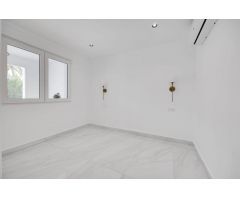 GRAN CHALET ADOSADO EN ORIHUELA COSTA, 2 HAB,1  BAÑOS