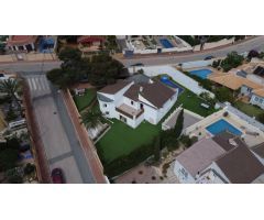 GRAN CHALET EN TORREVIEJA, 6 HAB, 4 BAÑOS