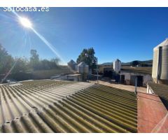 Granja en pleno funcionamiento cerca de Torreblanca