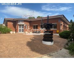 Finca con vivienda, restaurante y terreno en Bellaterra.