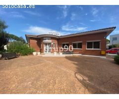 Finca con vivienda, restaurante y terreno en Bellaterra.