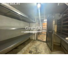 Finca con vivienda, restaurante y terreno en Bellaterra.