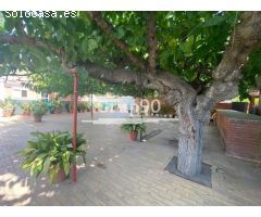 Finca con vivienda, restaurante y terreno en Bellaterra.