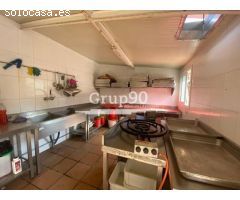 Finca con vivienda, restaurante y terreno en Bellaterra.