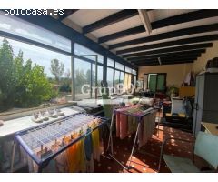Finca con vivienda, restaurante y terreno en Bellaterra.