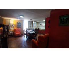 CASA DE TRES PLANTAS EN VENTA DE CUATRO HABITACIONES CON PATIO Y TERRAZA EN MANRESA.