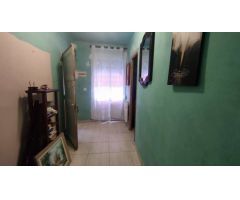 CASA DE TRES PLANTAS EN VENTA DE CUATRO HABITACIONES CON PATIO Y TERRAZA EN MANRESA.