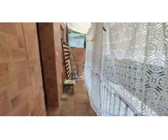CASA DE TRES PLANTAS EN VENTA DE CUATRO HABITACIONES CON PATIO Y TERRAZA EN MANRESA.