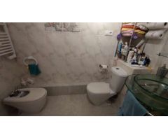 CASA DE TRES PLANTAS EN VENTA DE CUATRO HABITACIONES CON PATIO Y TERRAZA EN MANRESA.