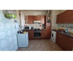 GRAN CASA DE NUEVE HABITACIONES CON TERRAZA, GARAJE Y LOCAL PARA REFORMAR A LA VENTA EN SANTPEDOR.