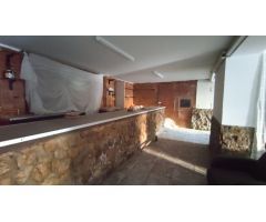 GRAN CASA DE NUEVE HABITACIONES CON TERRAZA, GARAJE Y LOCAL PARA REFORMAR A LA VENTA EN SANTPEDOR.