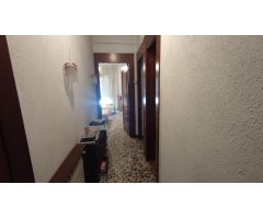 GRAN CASA DE NUEVE HABITACIONES CON TERRAZA, GARAJE Y LOCAL PARA REFORMAR A LA VENTA EN SANTPEDOR.