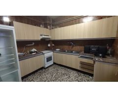 GRAN CASA DE NUEVE HABITACIONES CON TERRAZA, GARAJE Y LOCAL PARA REFORMAR A LA VENTA EN SANTPEDOR.