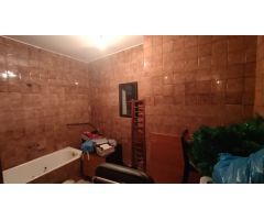 GRAN CASA DE NUEVE HABITACIONES CON TERRAZA, GARAJE Y LOCAL PARA REFORMAR A LA VENTA EN SANTPEDOR.