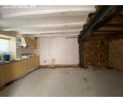 Casa esquinera con estructura reformada en Freginals