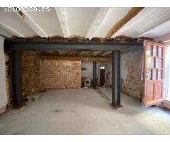 Casa esquinera con estructura reformada en Freginals
