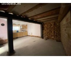 Casa esquinera con estructura reformada en Freginals