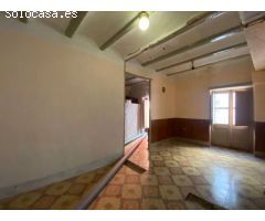 Casa esquinera con estructura reformada en Freginals