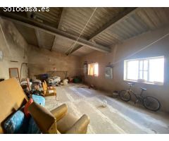 Casa esquinera con estructura reformada en Freginals
