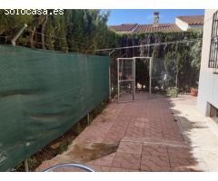 Casa vallada en la ciudad