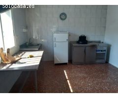 Casa vallada en la ciudad