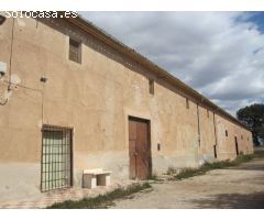 Caserón con bodega antigua y tierras