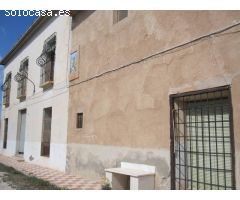 Caserón con bodega antigua y tierras