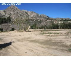 TERENO RURAL A LAS FALDAS DE LA MONTAÑA