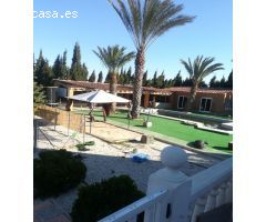 ESTUPENDO CHALET CON PISCINA Y UN ALMACÉN  DE 550 M2