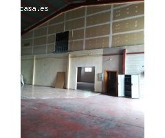 ESTUPENDO CHALET CON PISCINA Y UN ALMACÉN  DE 550 M2