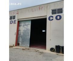 ESTUPENDO CHALET CON PISCINA Y UN ALMACÉN  DE 550 M2