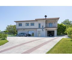 Espectacular casa con piscina, pista de tenis, gimnasio y asador en Salvaterra de Miño