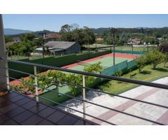 Espectacular casa con piscina, pista de tenis, gimnasio y asador en Salvaterra de Miño