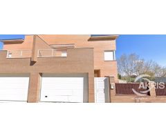 Expectacular Chalet En Camarena