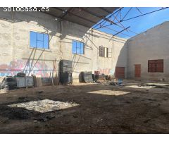 Nave con terreno, vallada, para reformar a  S O L O 3 minutos de Pinoso