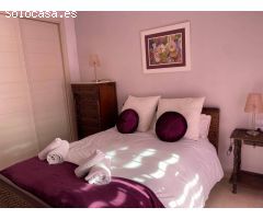 Coqueto y luminoso apartamento de 2 dormitorios en Calahonda, Mijas CON LICENCIA VACACIONAL