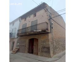 Ven a descubrir esta casa de pueblo, semi-reformada, en Sunyer, a tan solo 15 minutos de Lleida.