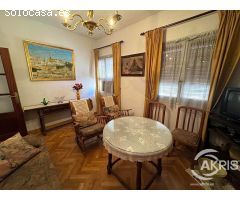 Vivienda individual en la cornisa
