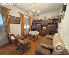Vivienda individual en la cornisa
