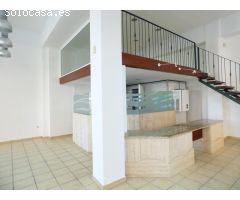 LOCAL TOTALMENTE ESQUINERO CON GRAN APARADOR EN ZONA DE PASO DE MANRESA EN VENTA